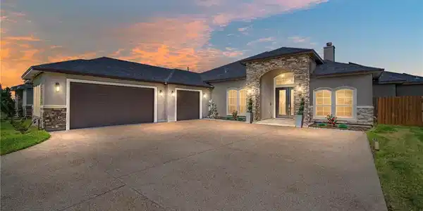 5418 Legends Drive