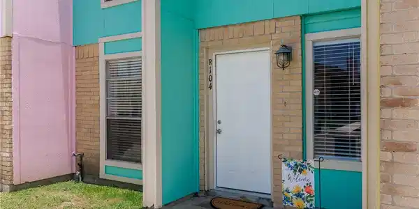 6702 Everhart