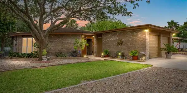 3225 Jamaica Drive