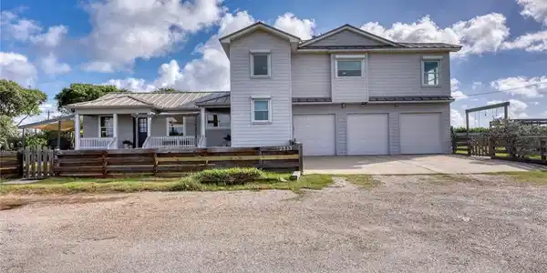 2233 Laguna Shores