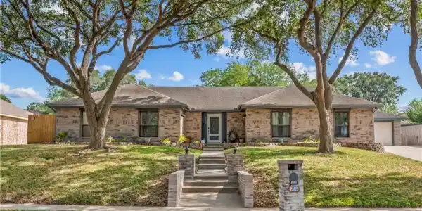 3750 Castle View
