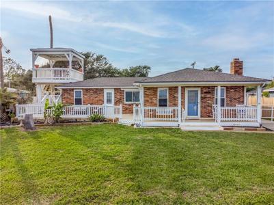 1703 Bayshores