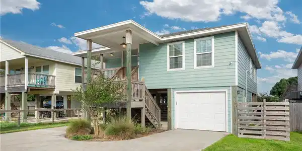 3610 Laguna Shores
