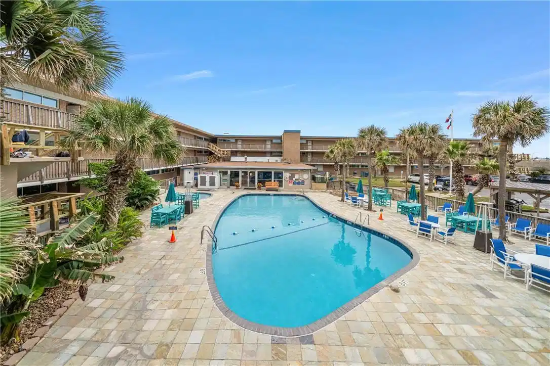 Image 1: Pool