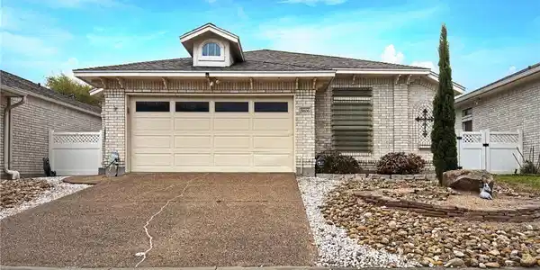 5806 Commonwealth Lane