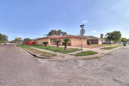 2122 & 2124 Breezeway Circle