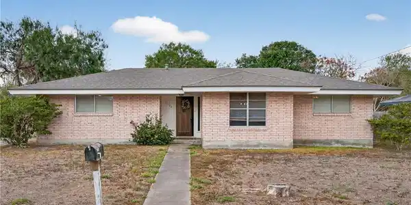 10729 Dogwood Street