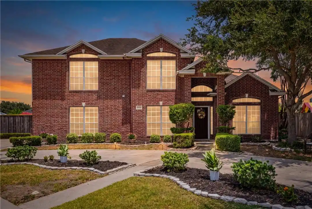 Image 1: 5706 Waterford Dr: 4/2.5/2, heated pool, spa, extr