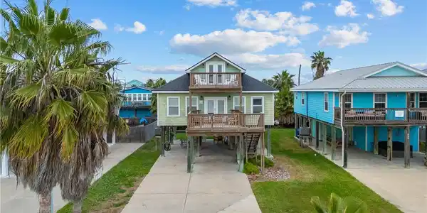 634 Dolphin Circle