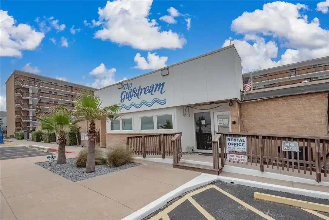 Image 1: Welcome to Gulfstream!