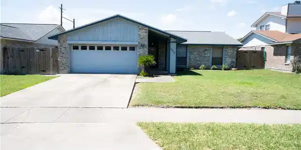 6909 Roseland Drive