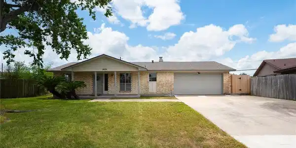 5809 Crest Circle