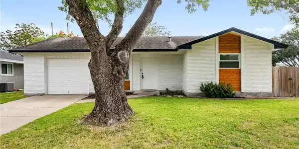 1738 Lesle Lane