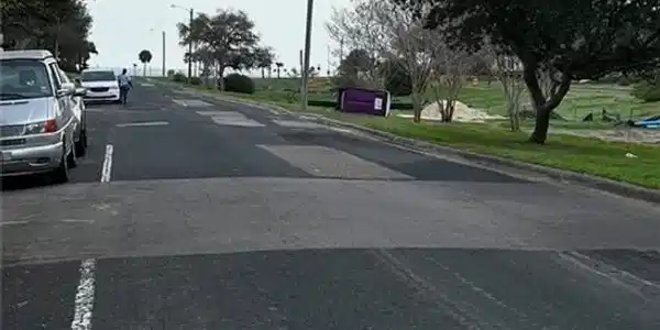 Image 3: BLOCK FROM OCEAN DR.