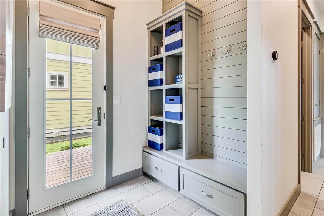 Image 3: Entry way
