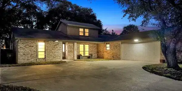 2413 Cricket Hollow Street