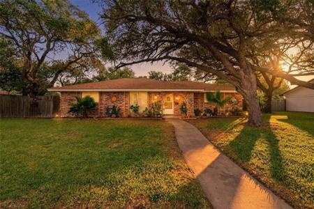 1638 W Palm Drive