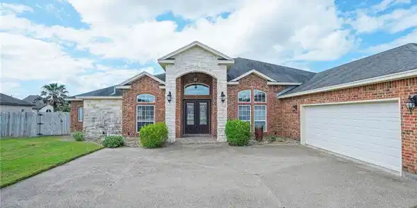6110 Lago Vista Drive