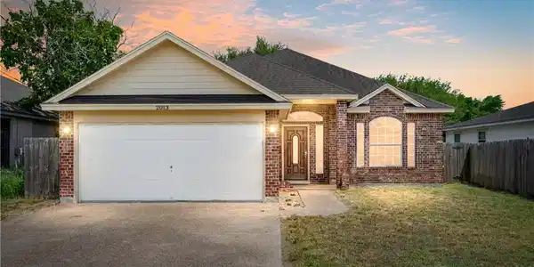 2013 Crestmont Street
