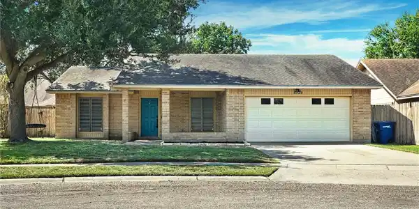 6929 Roseland Drive