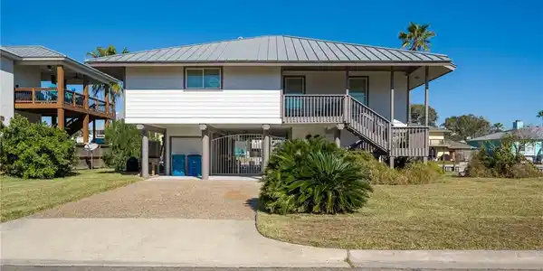 11 Luau Lane