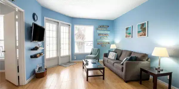 Image 4: Easy care Laminate Flooring