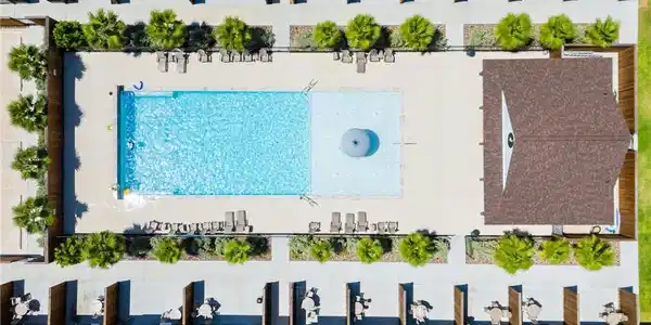 Image 2: COMMUNITY POOL