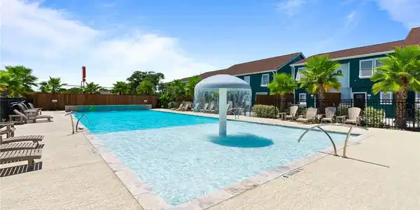 Image 4: WATER FEATURE