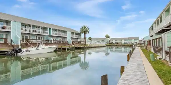 610 Lauderdale