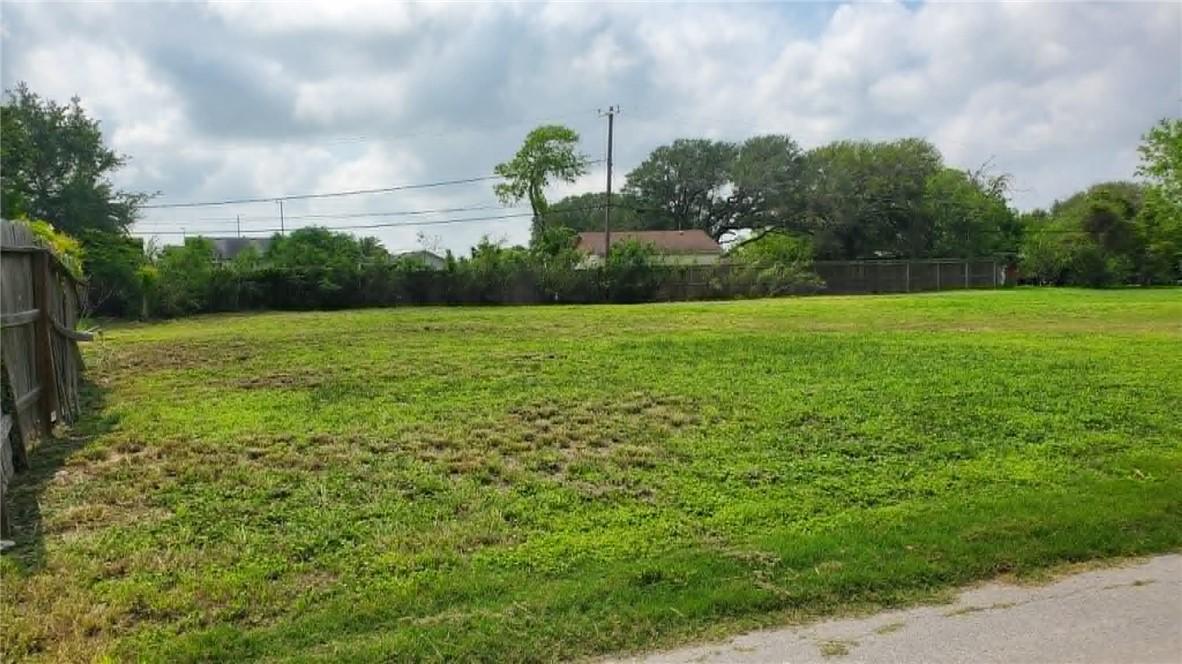 Image 4: Beautiful extra-large lot, approximately 14,610 sf