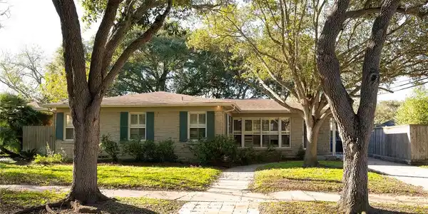 415 Center Drive