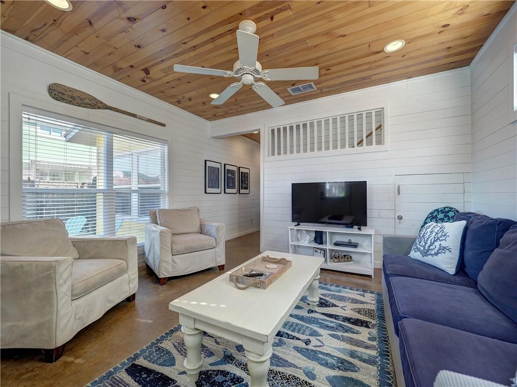 Image 3: Living Room