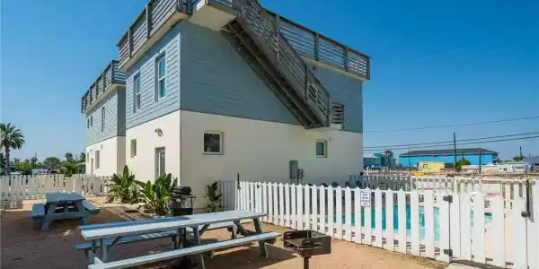 310 E 10th Street
