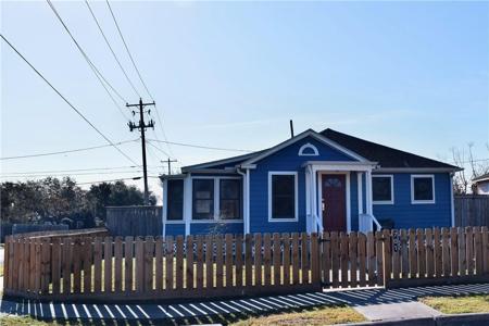 701 Naples Street