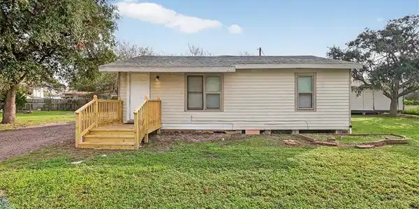 2616 Deer Street