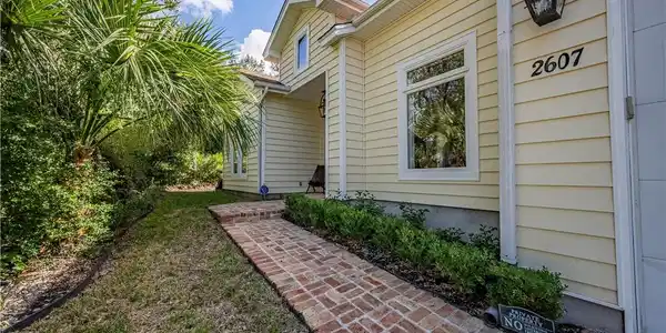 2607 Encina Cir
