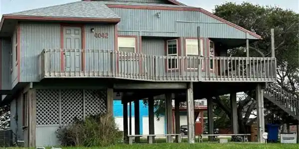 4042 Laguna Shores