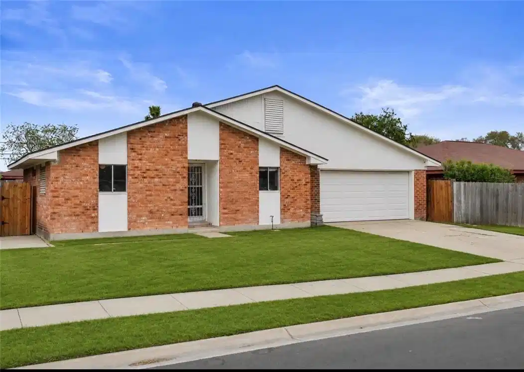 Image 1: **Virtual landscaping**