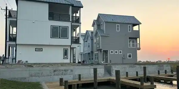 Image 3: Dock