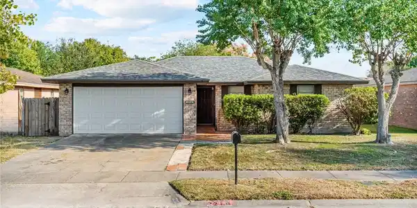 2210 Meadowlight Parkway