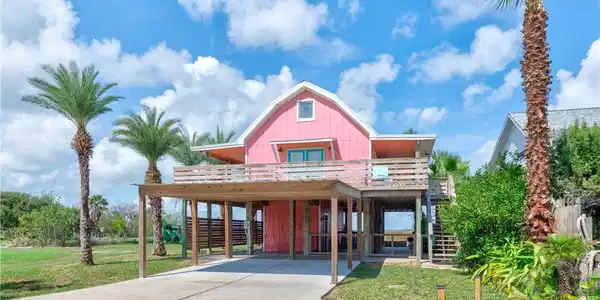 Image 2: The cutest little house ever, come take a look...