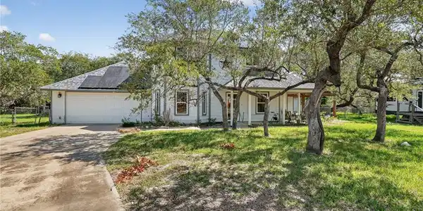 17 Circle Lake Drive