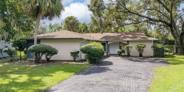 522 SE PARADISE POINT ROAD