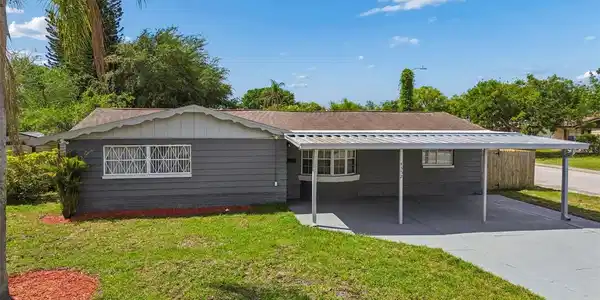 4352 GLISSADE DR