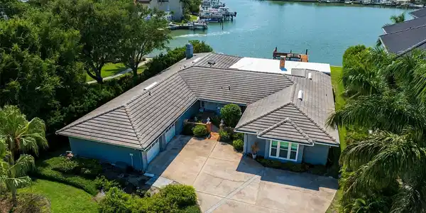 22 S PINE CIRCLE