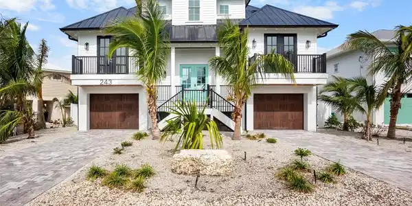 243 S HARBOR DRIVE