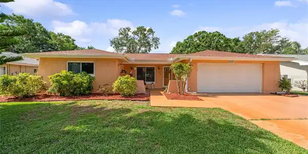 1707 HIBISCUS CIRCLE S