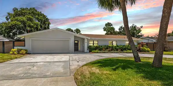 1627 GOLF VIEW