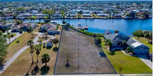 808 and 806 APOLLO BEACH BOULEVARD