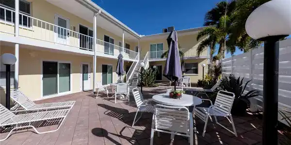 700 W VENICE AVENUE